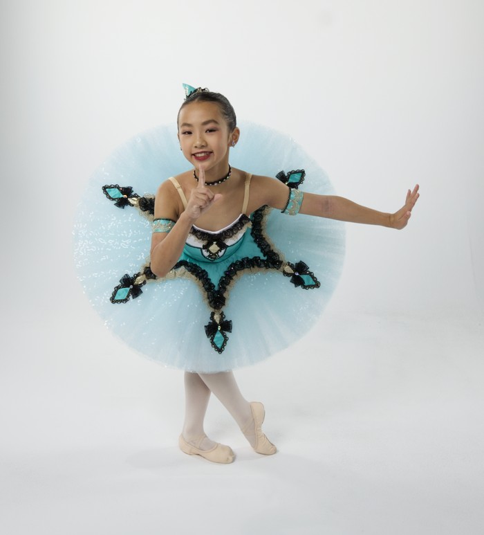 Perfect Pointe dancer in teal tutu